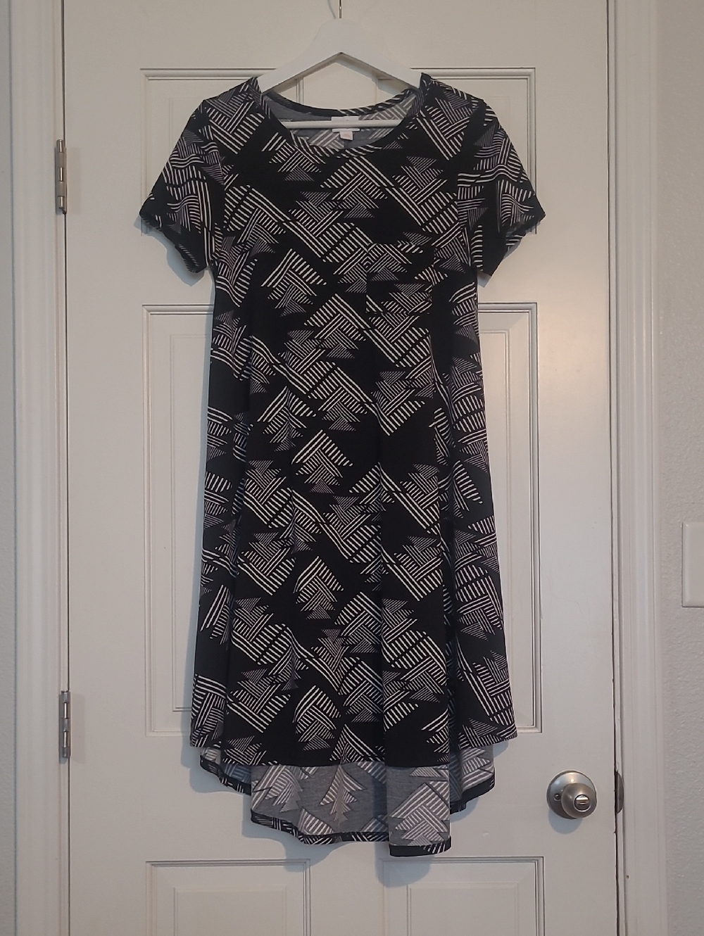 LuLaRoe Black and White High-Low Short Sleeve Dress